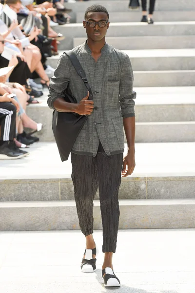 Look 44